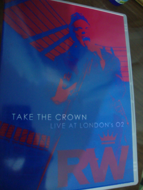 DVD ROBBIE WILLIAMS TAKE THE CROW LIVE O2 ARENA, LONDRES 2012 (2)