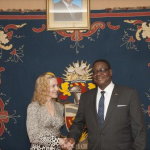 Madonna e o Presidente do Malawi Peter Mutharika16