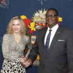 Madonna e o Presidente do Malawi Peter Mutharika4