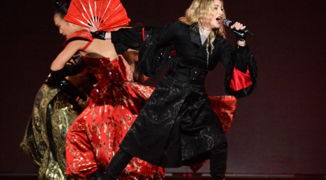 A Rebel Heart Tour, de Madonna, é uma extravagância visual